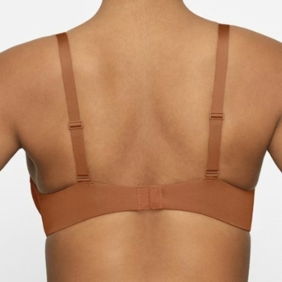 Skims No Show Molded Unlined Demi Bronze - Picture 5 of 10